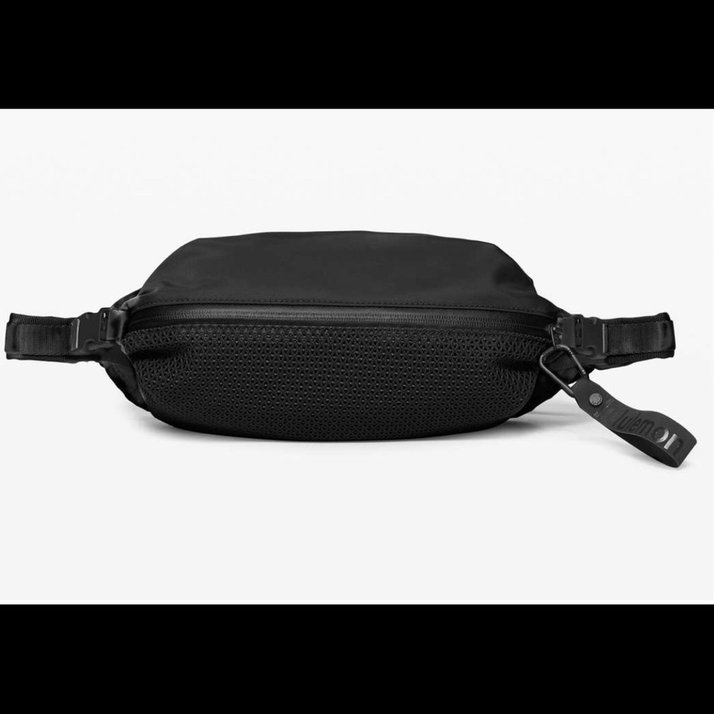 Lululemon All Hours Belt Bag - like new / black Fanny pack with mesh pocket